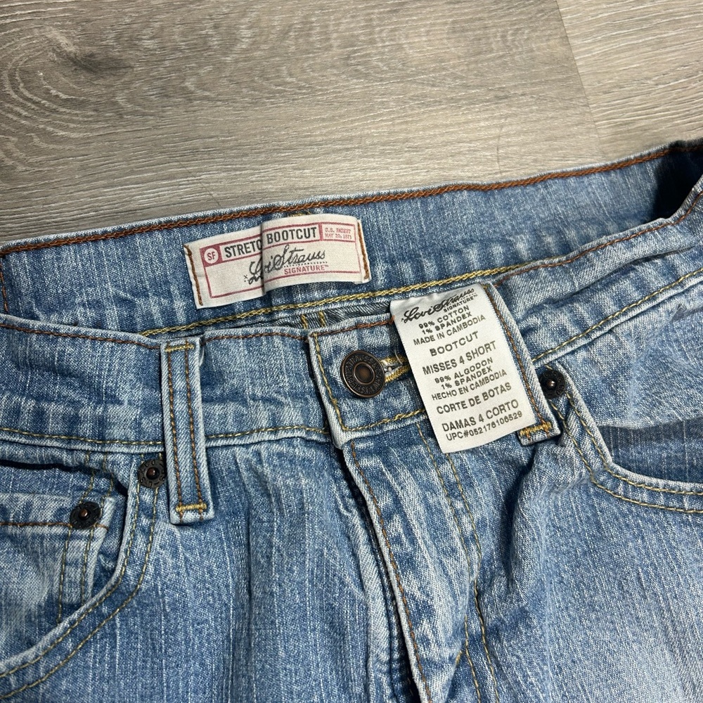 Levi's 515 Bootcut Jeans in a light-wash blue denim finish. Misses 4 short - Picture 4 of 7